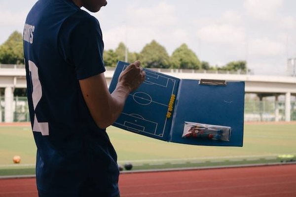 Devenir entraîneur sportif : formations, compétences et perspectives de carrière